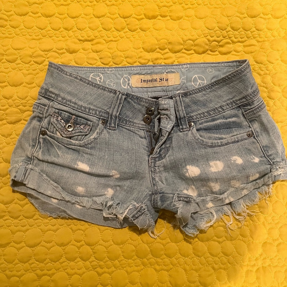 Low rise distressed short shorts